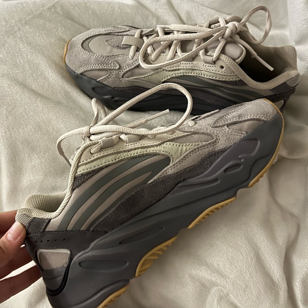 Yeezy sneakers worn once good condition